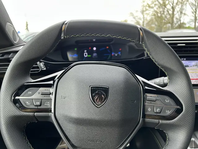 Peugeot e-308