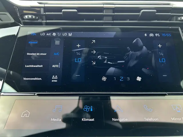 Peugeot e-308