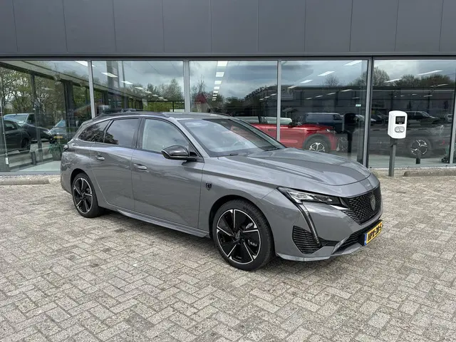Peugeot e-308