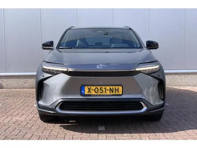 Toyota bZ4X Premium 71 kWh Trekhaak afn / Stuur en voor & achter Stoelverwarming / Stoelventilatie v...