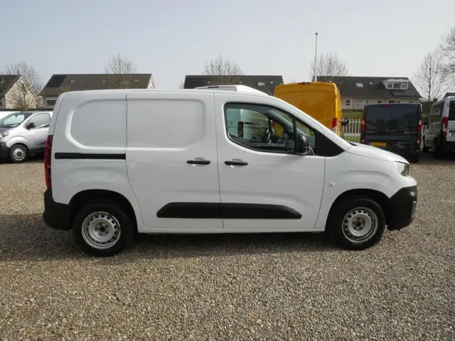 Peugeot Partner 1.5 BlueHDi 100PK, L1, Airco, 2 x Schuifdeur