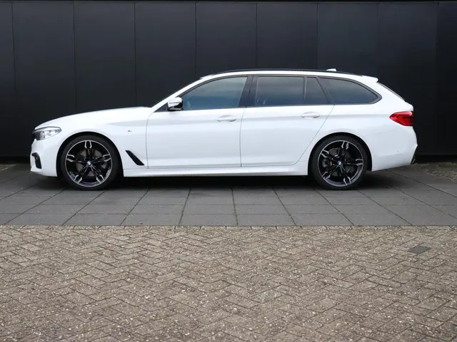 BMW 5-serie Touring 520i High Executive | M SPORT | TREKHAAK |  LEDER | CAMERA | STOEL/STUURVERW. | CRUISE | NAVI |