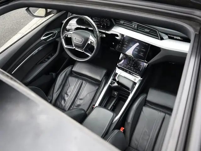 Audi e-tron Sportback 55 quattro S edition 95 kWh 3-Fase 2e-Eig. & Dealer-Onderh. BOVAG-Garantie. NL...