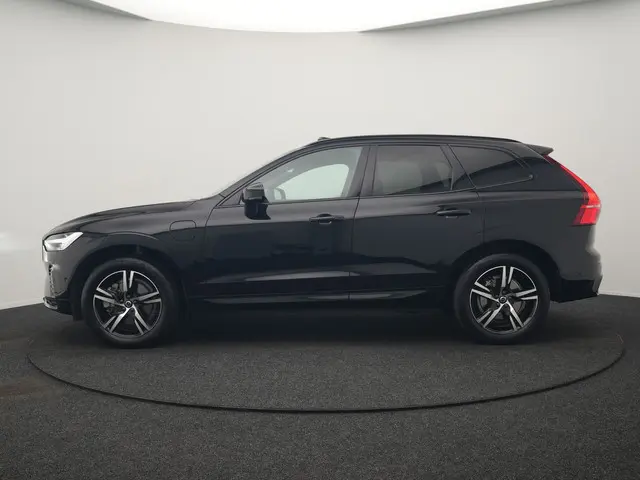 Volvo XC60 T8 AWD Plus Dark PHEV 456pk Dealer O.H | Panodak | 360 Camera | Adaptive Cruise | Head Up...