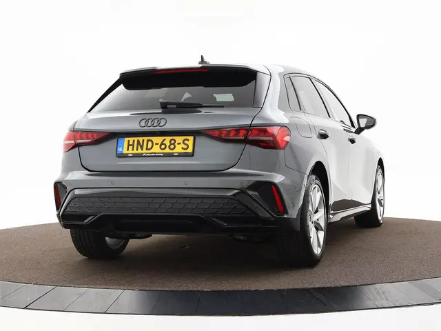 Audi A3 Sportback 40 TFSIe 204pk S-tronic S edition · Camera · Apple/Android Car Play ·  Navigatie ·...