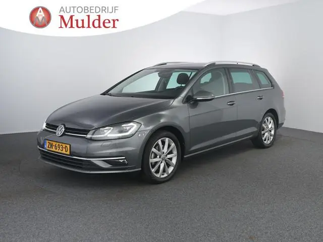 Volkswagen Golf 1.5 TSI Highline Business R | Trekhaak afneembaar | Winterpakket | ACC | Ergostoel |