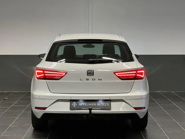 Seat Leon ST 1.6 TDI Style FR|Trekhaak|Virtual|Keyless|Camera|Leder|