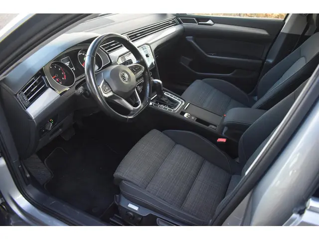 Volkswagen Passat Variant 1.5 TSI DSG Comfort Business met NAV|PDC|TREKHAAK|