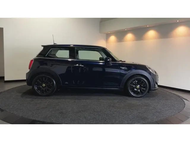 MINI Electric MINI Electric Collection 33 kWh | Head-up Display | Achteruitrijcamera | Digitaal dash...