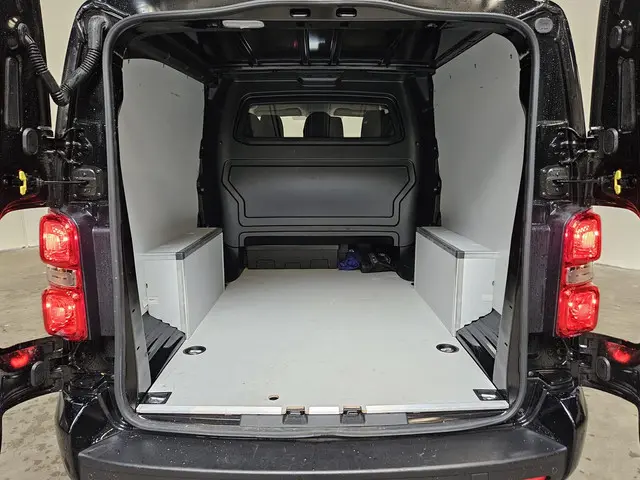 Peugeot Expert 2.0 BlueHDI 180PK Automaat Dubbele Cabine Navigatie Airco Camera Cruise control Parke...