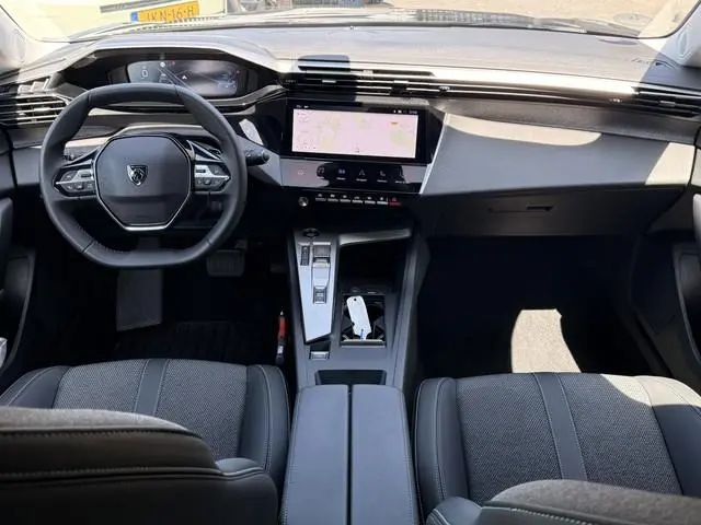 Peugeot 408 1.2 Hybrid 145 e-DCS6 Allure Adapt. Cruise / Camera / Carplay / Clima