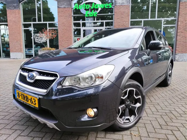 Subaru XV 2.0i Luxury AWD Af.trekhaak - Navigatie -Allseasonbanden - Achteruitrijcamera
