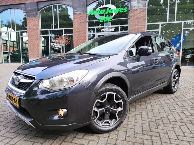 Subaru XV 2.0i Luxury AWD Af.trekhaak - Navigatie -Allseasonbanden - Achteruitrijcamera
