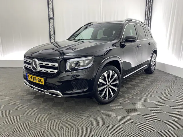 Mercedes-Benz GLB 200 Premium Plus Automaat | Apple carplay | Panodak | Sfeerverlichting | 360 Camera