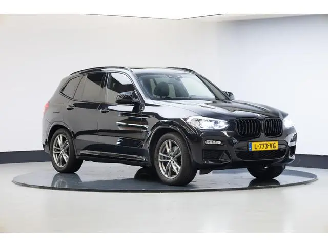 BMW X3 xDrive30i High Executive Edition | Panoramadak | M-Sport | Comfort-Access | HUD |