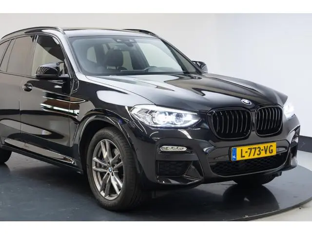 BMW X3 xDrive30i High Executive Edition | Panoramadak | M-Sport | Comfort-Access | HUD |