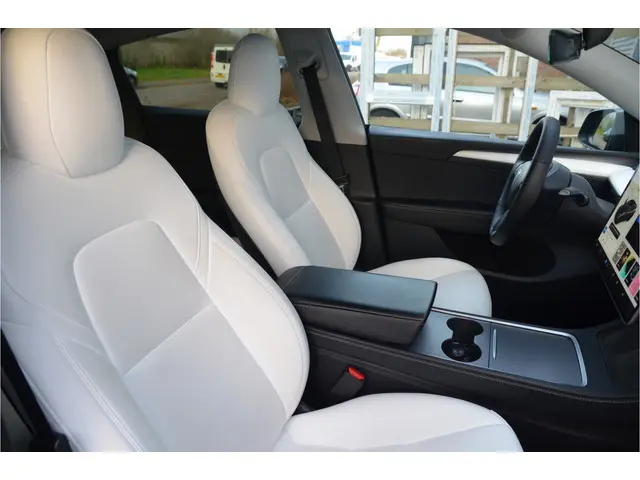 Tesla Model Y Long Range AWD 75 kWh Trekhaak (1.600kg), 20" Alu, SOH 89,2% Aviloo (Meerprijs FSD 99,...