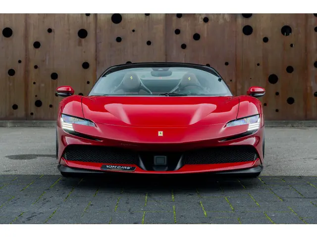 Ferrari SF90 Spider 4.0 V8 | 1e Eigenaar | Two-Tone | Lift | Carplay | AFS | Camera | HiFi | Carbon | Extracampionario |