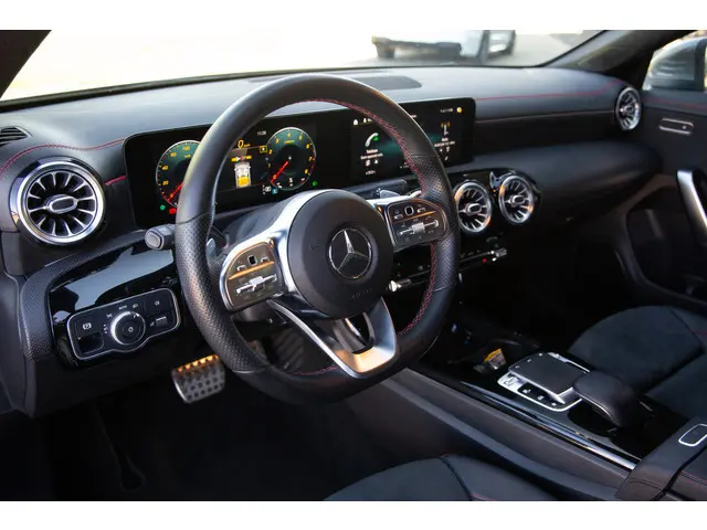 Mercedes-Benz CLA-klasse Shooting Brake 180 Premium Plus , Virtual cockpit, Achteruitrijcamera, Sfee...