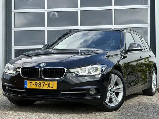 BMW 3-serie Touring 318i High Executive 136pk | Bluetooth | Cruise control | Elektrisch bedienbare a...