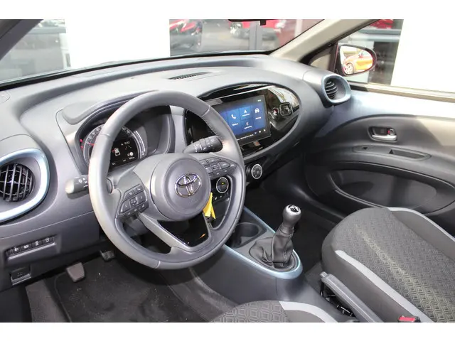 Toyota Aygo X 1.0 VVT-i MT Play