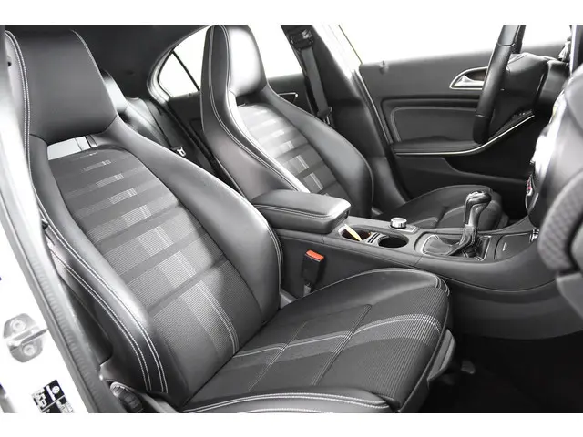 Mercedes-Benz A-klasse 180 *Leer*Airco*Navigatie*Stoelverwarming*