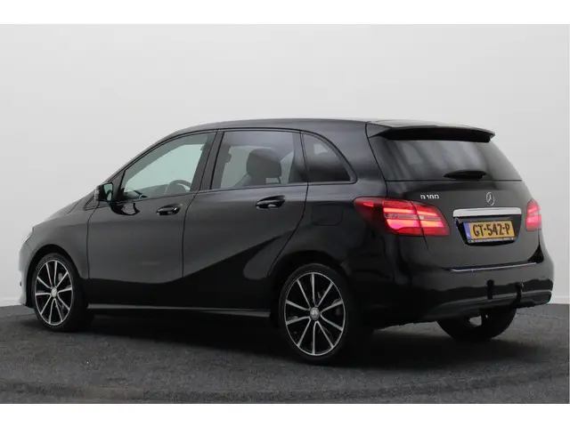 Mercedes-Benz B-klasse 180 Ambition AMG-Line Sfeerverlichting, Navigatie, Trekhaak, Cruise, PDC, 18"