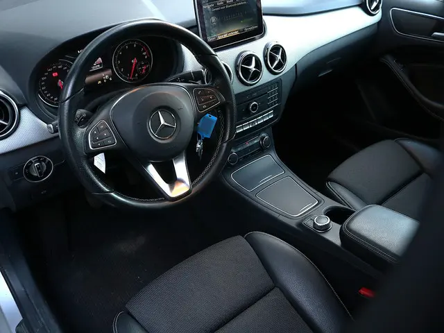 Mercedes-Benz B-klasse 180 Ambition | Trekhaak | Navigatie