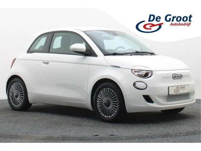 Fiat 500e Icon 42 kWh Virtual Cockpit, Cruise, Apple Carplay, Lane Assist, Climate, DAB, LED, 16''