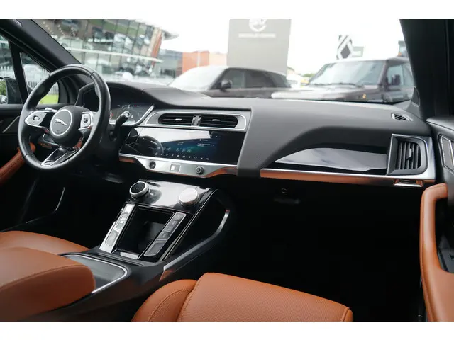 Jaguar I-PACE EV400 HSE 90 kWh | Panoramadak | Voorstoelen / Achterbank verwarmd | Adaptieve cruise...