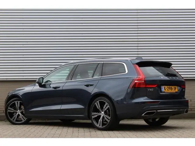 Volvo V60 2.0 B3 Inscription | Panoramadak | Trekhaak | Leder | BLIS | Navigatie