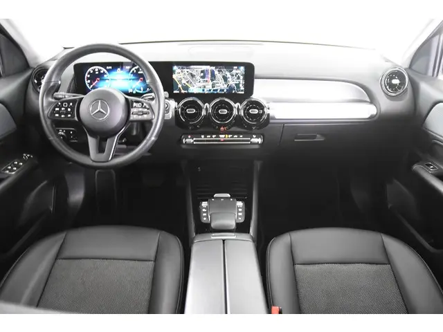 Mercedes-Benz GLB 200 *1ste Eigenaar*Navigatie*Leer*Stoelverwarming*Parkassist*