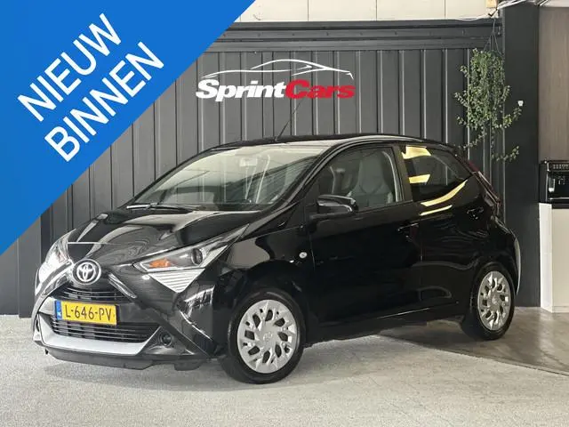Toyota Aygo 1.0 VVT-i x-play | Achteruitrijcamera | Carplay | Airco | Cruise Control | Hill Hold Fun...