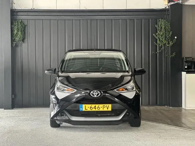 Toyota Aygo 1.0 VVT-i x-play | Achteruitrijcamera | Carplay | Airco | Cruise Control | Hill Hold Fun...