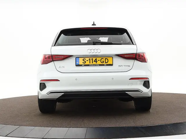 Audi A3 Sportback 30 TFSI 110pk S-tronic Advanced edition · Apple/Android Car Play · Navigatie · P-S...