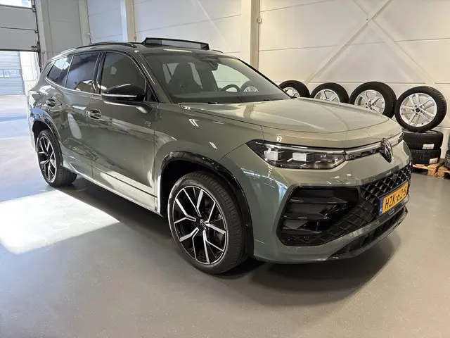 Volkswagen Tayron 1.5 eHybrid 272pk DSG R-Line Edition · Panoramadak · 360 Camera · Inklap. Trekhaak...