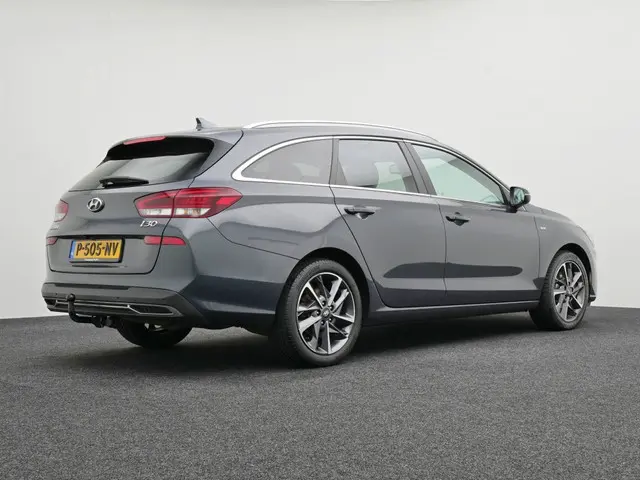 Hyundai i30 Wagon 1.5 T-GDi MHEV Premium | Trekhaak | Stoelverwarming /-verkoeling