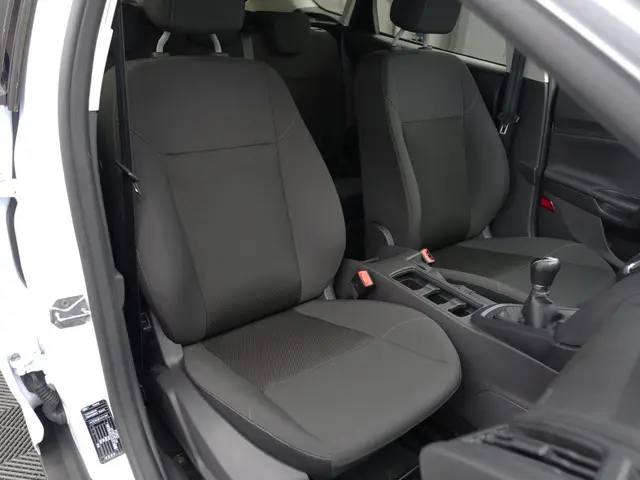 Ford Focus 1.0 Trend- 60dkm, Privacy Glass, Clima, Comfort Interieur, Dealer onderhouden, MF Stuur