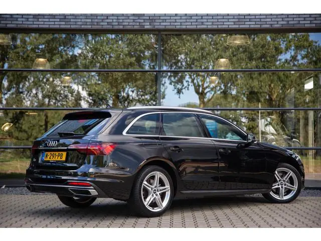 Audi A4 Avant 35 TFSI S edition , Trekhaak, Achteruitrijcamera, Navigatie, Cruise control,