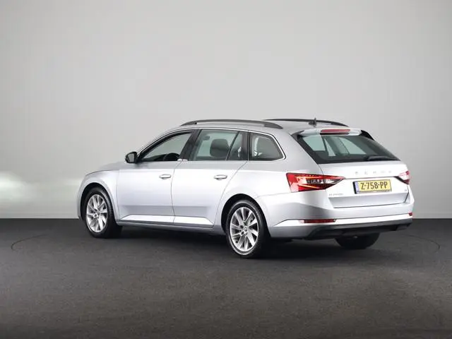 Skoda Superb Combi 1.4 TSI iV Business Edition 218PK PHEV | Navigatie | Parkeersensoren | Stoelverwa...