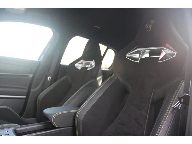 Abarth 600e SCORPIONISSIMA 280PK 54 kWh | SABELT PERFORMANCE SPORT STOELEN/BEKLEDING | ENGINE SOUND...