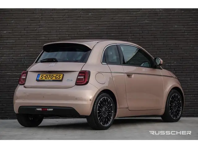Fiat 500E 118Pk | 42 kWh | 3+1 La Prima | Leder | Achteruitrijcamera | 17'' | Rose Gold