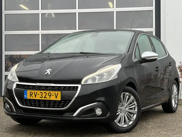 Peugeot 208 1.2 PureTech Blue Lease Executive 82pk | Nieuwe Distributieriem | Bluetooth | Cruise con...