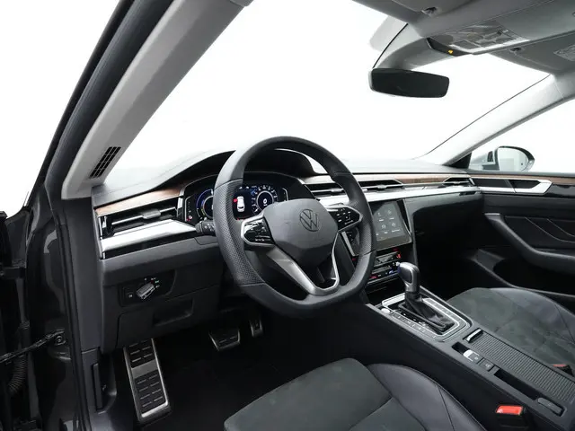 Volkswagen Arteon Shooting Brake 1.4 TSI 218 pk DSG eHybrid Elegance Business+ | Trekhaak | Adaptief...