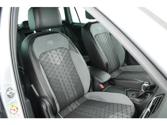Volkswagen Tiguan 1.5 TSI 150pk DSG 2x R-Line Virtual Cockpit Navigatie