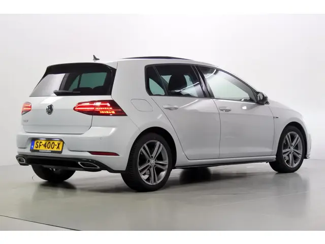 Volkswagen Golf 1.0 TSi DSG High-L Bns R Panorama
