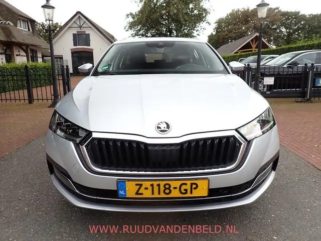 ŠKODA Octavia Combi 1.5 e-TSI / ACC / CARPLAY / KEYLESS / CAMERA / SFEERVERLICHTING