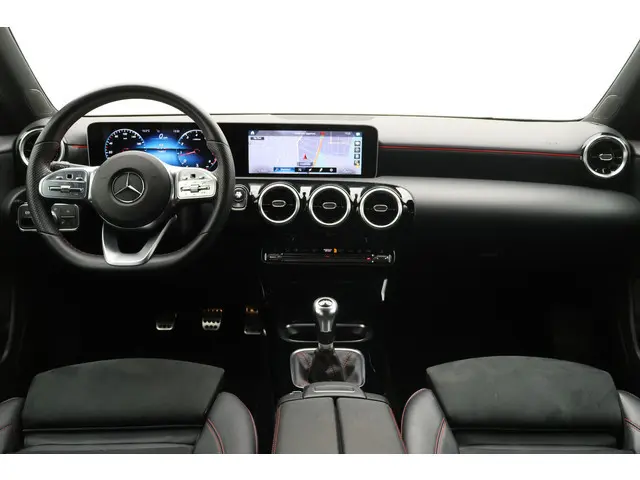 Mercedes-Benz A-klasse 160 Business Solution AMG Camera, Apple Carplay, LED, Stoelverwarming, PDC, 1...