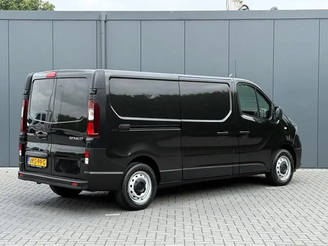Renault Trafic 2.0 dCi 120 PK / L2H1 / 1e EIG. / AIRCO / CRUISE / PDC / 3-ZITS / LED