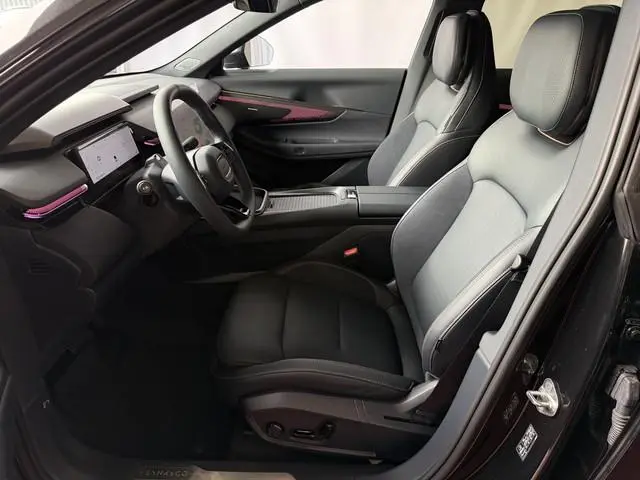 Lynk & Co 08
